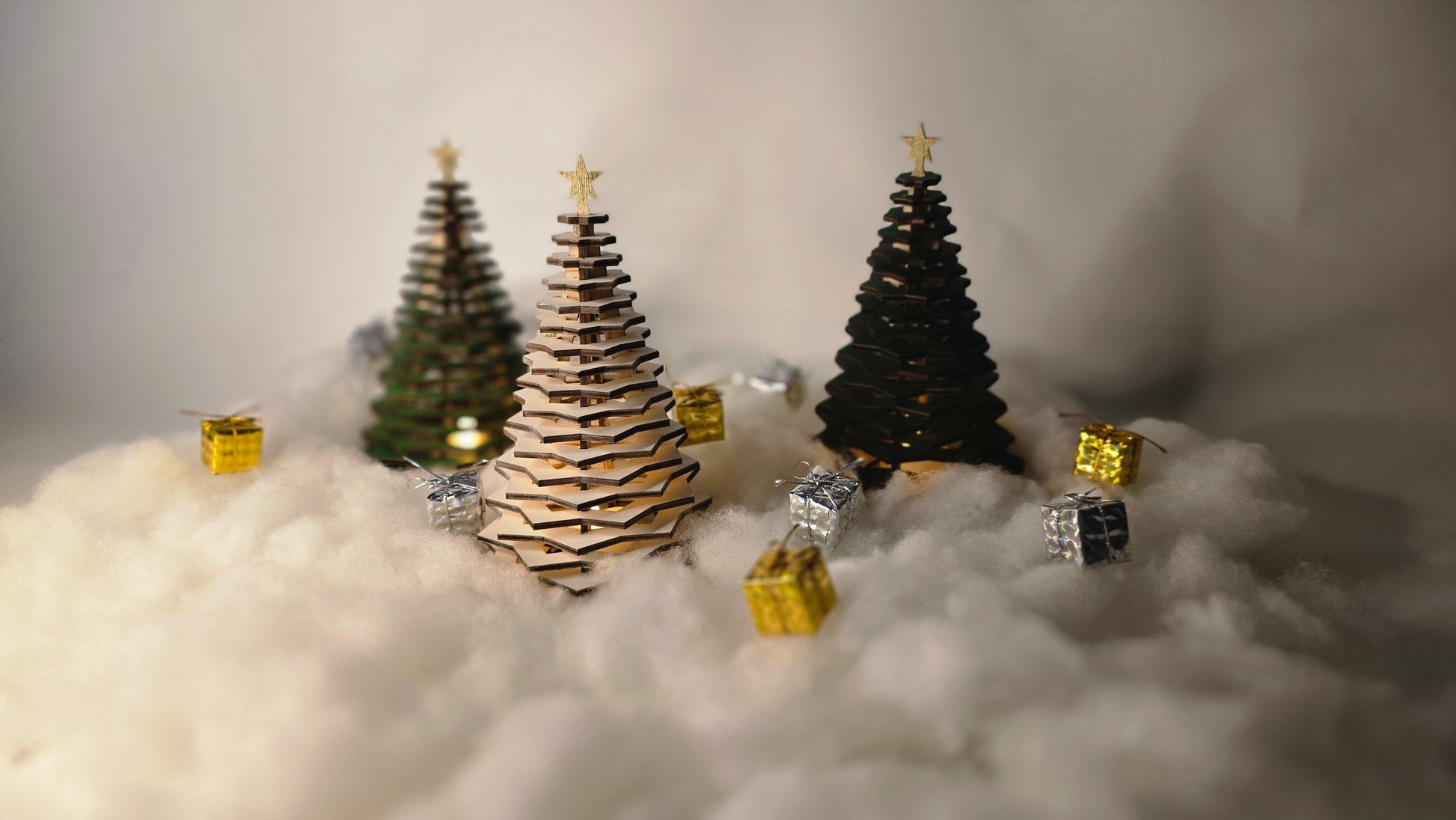 Praznična lesena drevesca