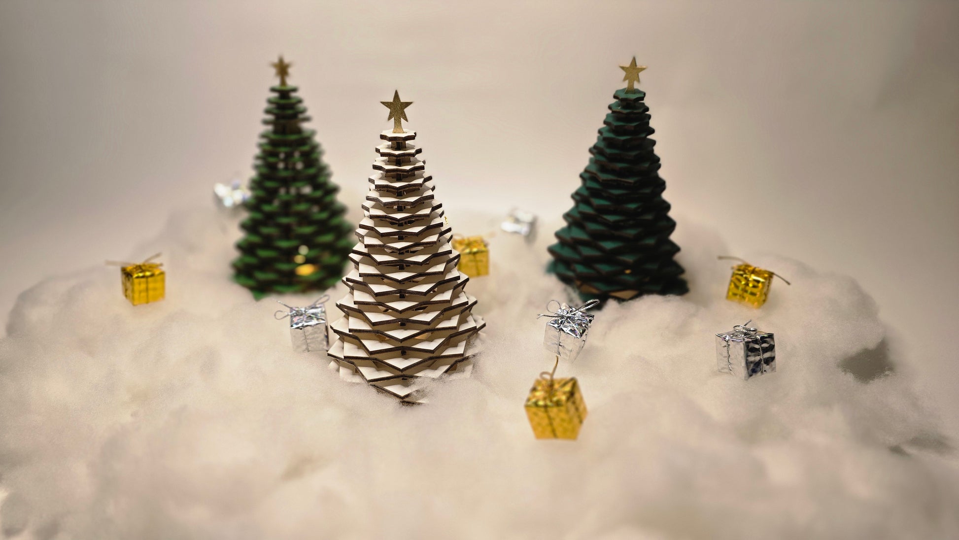 Praznična lesena drevesca