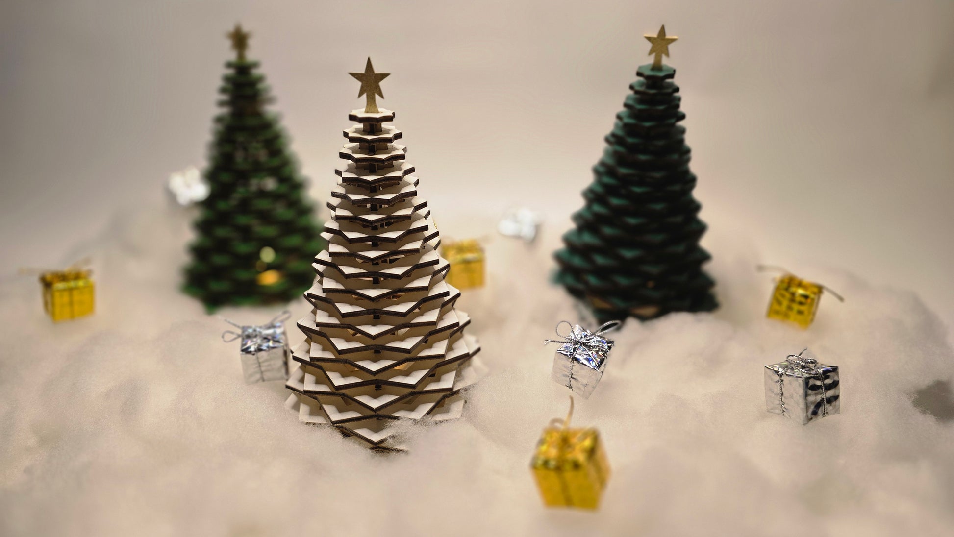 Praznična lesena drevesca